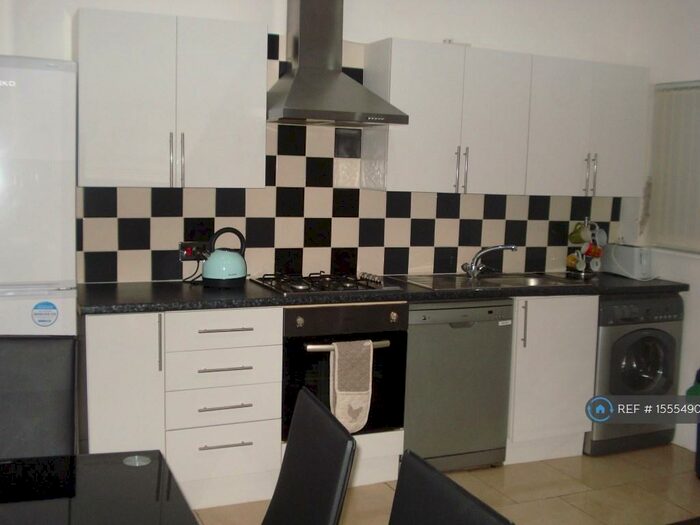 4 Bedroom Terraced House To Rent In Fallowfield, Manchester, M14