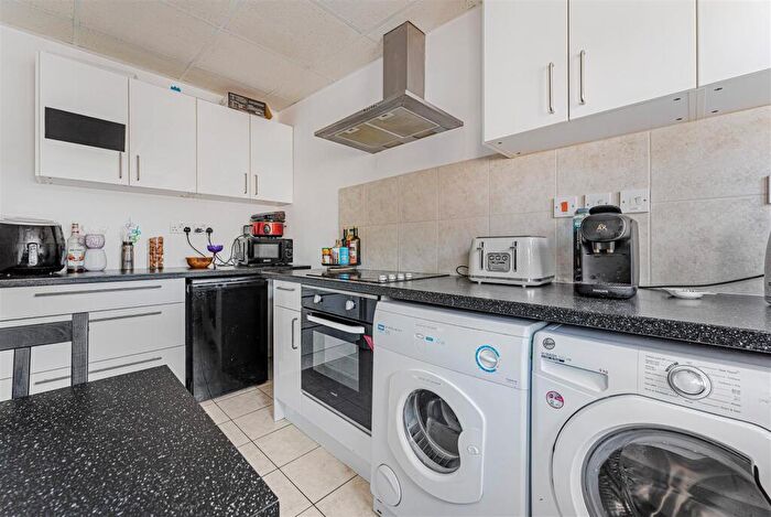 3 Bedroom Flat To Rent In Soane House, Roland Way, SE17