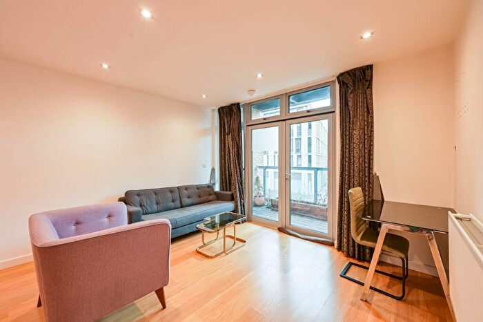 2 Bedroom Flat To Rent In Salton Square, , Limehouse, London, E14