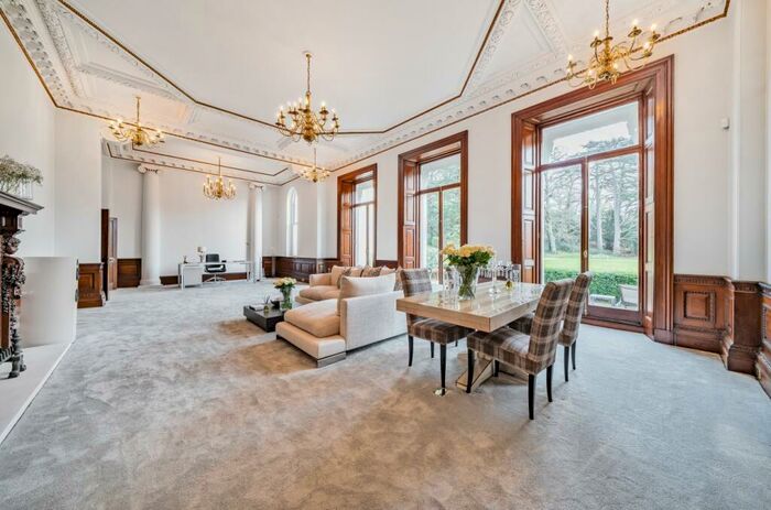 3 Bedroom Flat To Rent In Willoughby Lane Bromley, BR1