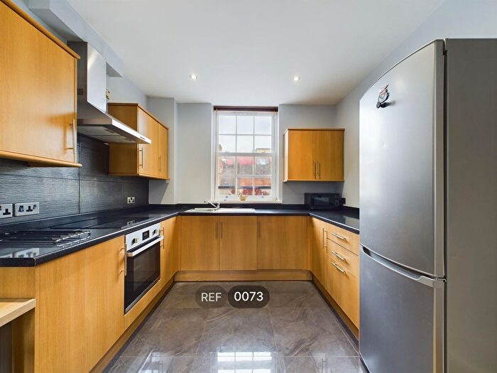1 Bedroom Flat To Rent In The Dock House, Dock Street, HU1