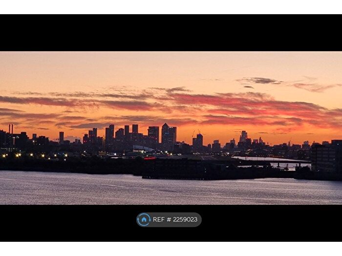 2 Bedroom Flat To Rent In Hill House, London, SE28