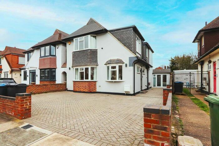 4 Bedroom Semi-Detached House To Rent In Lawrence Avenue, New Malden, KT3