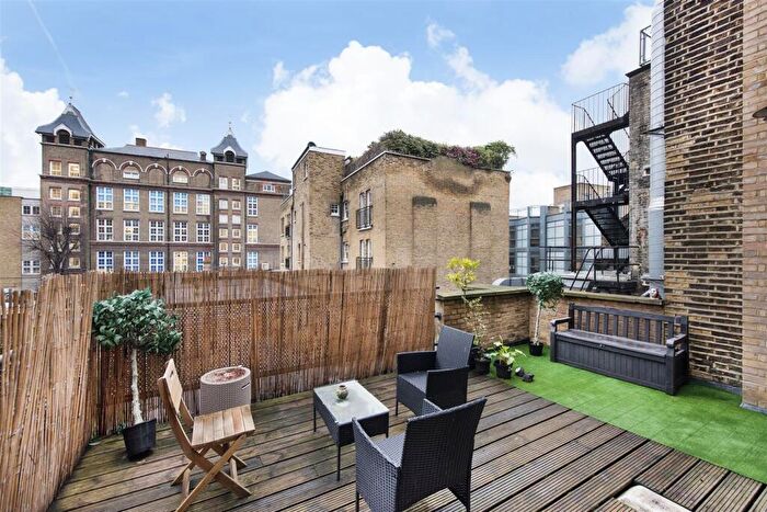 2 Bedroom Apartment To Rent In Atlantis House, - Whitechapel High Street, London, E1