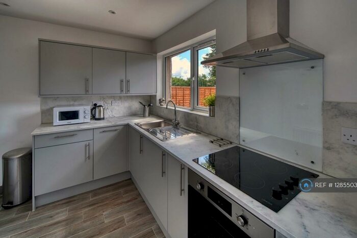 4 Bedroom Semi-Detached House To Rent In Glebelands Road, Filton, Bristol, BS34