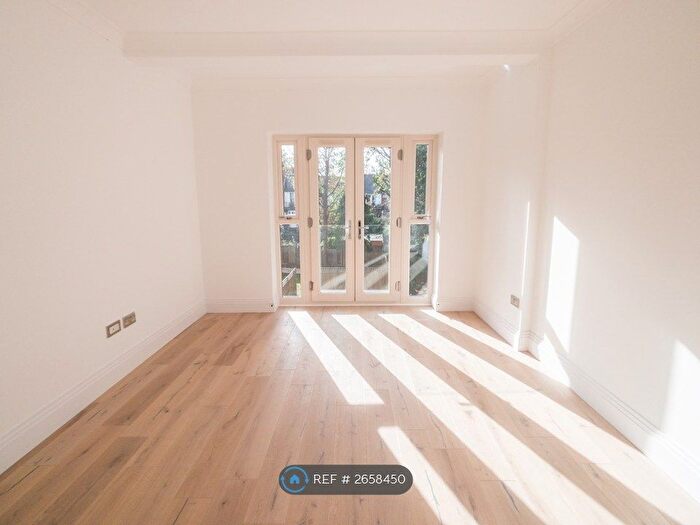 2 Bedroom Flat To Rent In London, London, N12