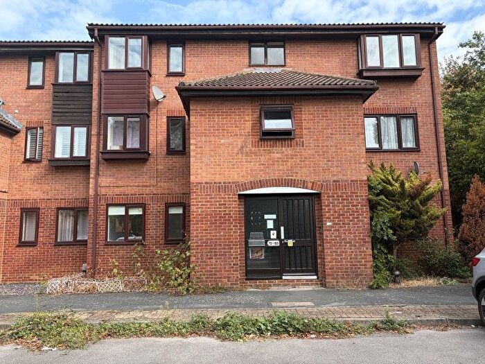 1 Bedroom Flat To Rent In Quincy Road, Egham, TW20