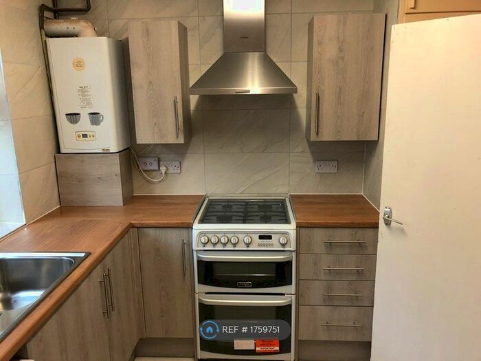 3 Bedroom Flat To Rent In Cranbrook Road, Gants Hill, IG6