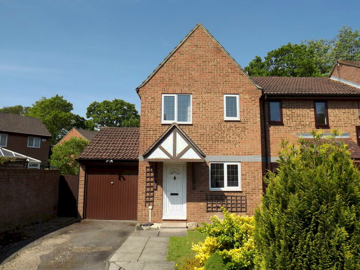 2 Bedroom House To Rent In Ancells Farm, GU51