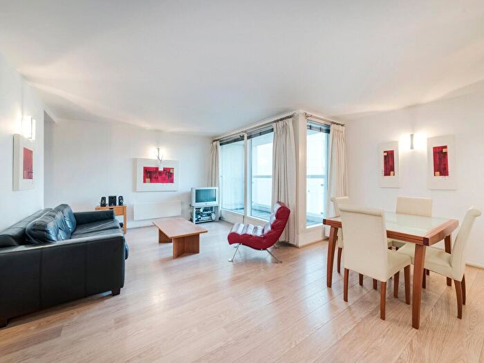 2 Bedroom Apartment To Rent In Corona Building, Blackwall Way, E14