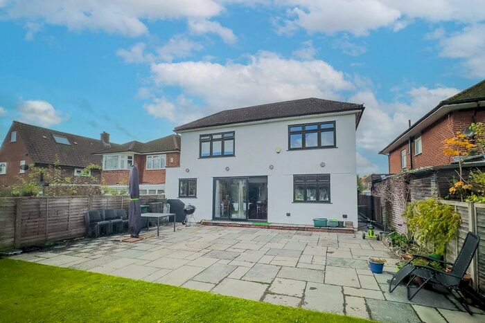 5 Bedroom Detached House For Sale In Edgwarebury Lane, Edgware, HA8