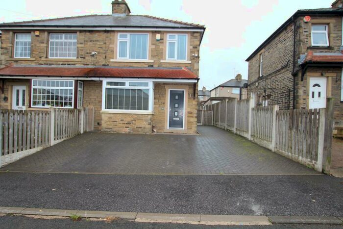 3 Bedroom Semi-Detached House To Rent In Low Ash Grove, Shipley, BD18
