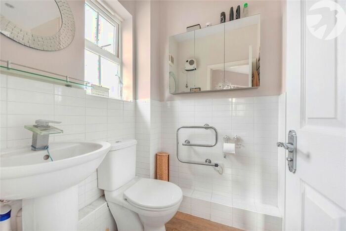 2 Bedroom Flat For Sale In Empire Walk, Greenhithe, Kent, DA9