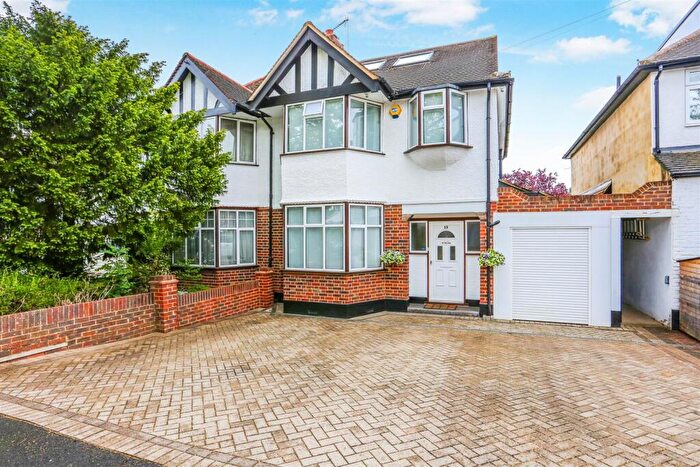 4 Bedroom Semi Detached House For Sale In Woodstock Avenue, Sutton, SM3