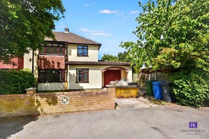 3 Bedroom Semi-Detached House For Sale In Canberra Square, Warrington, WA2