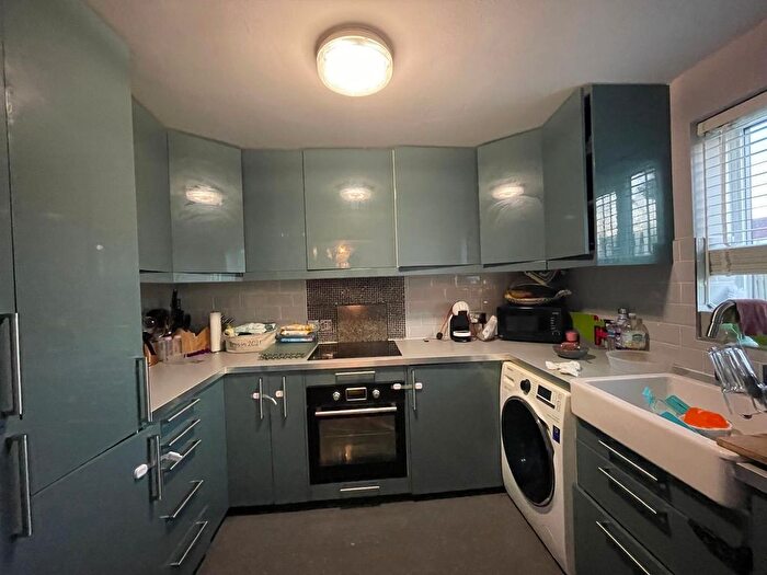 2 Bedroom Flat To Rent In St. Crispins Close, Southall, UB1