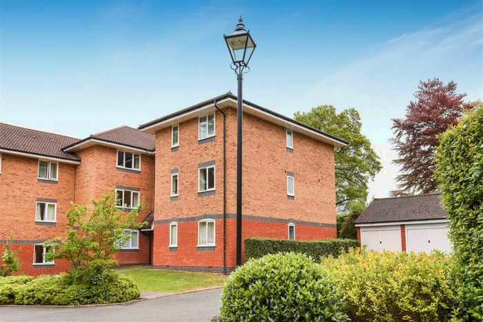 2 Bedroom Apartment To Rent In Masefield Gardens, Crowthorne, RG45