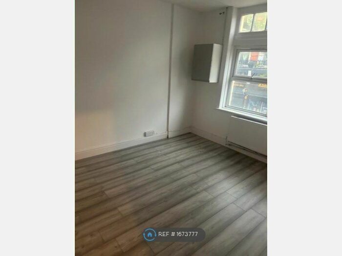 2 Bedroom Flat To Rent In Hare Street, London, SE18