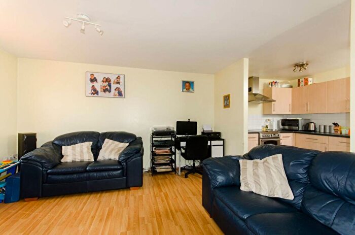 2 Bedroom Flat To Rent In Stratford Road, Plaistow, London, E13