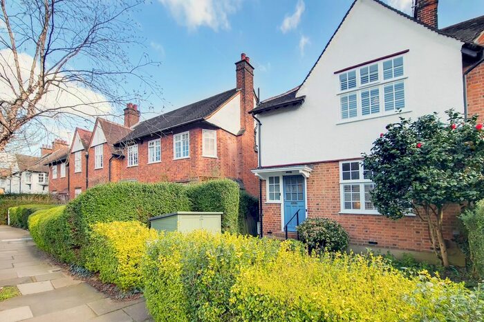 3 Bedroom Semi-Detached House To Rent In Holyoake Walk, London, W5