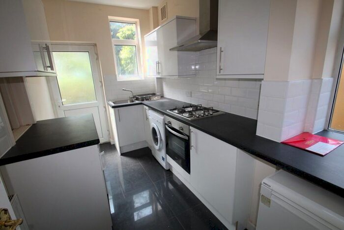 3 Bedroom Property To Rent In Victoria Park Road, Leicester, LE2
