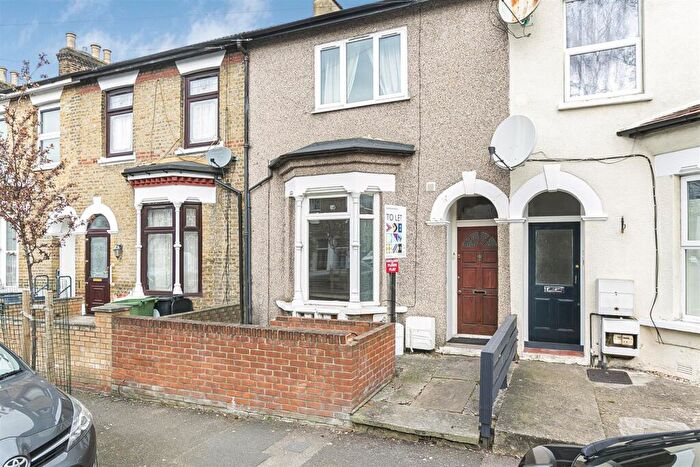 2 Bedroom Flat To Rent In Clarendon Road, Walthamstow, London, E17