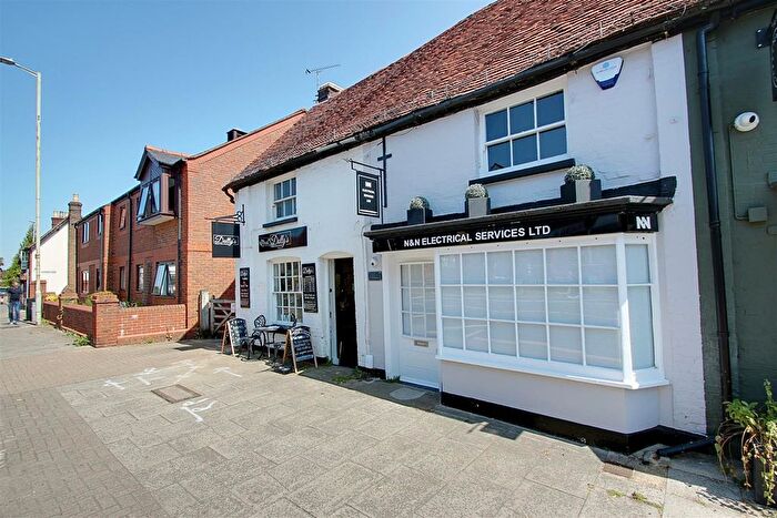 2 Bedroom Property To Rent In High Street, Kings Langley, WD4