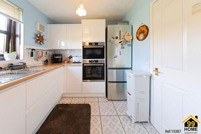 2 Bedroom Bungalow For Sale In Epsom Grove, Bletchley, Milton Keynes, MK3