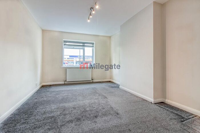 2 Bedroom Flat To Rent In Southbourne Court, The Hyde, NW9