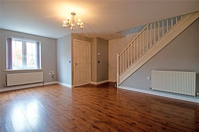 3 Bedroom Terraced House For Sale In Sunningdale Way, Gainsborough, Lincolnshire, DN21