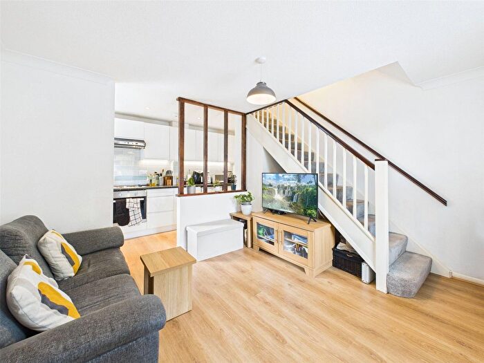1 Bedroom Semi-detached House To Rent In Hyacinth Close, Hampton, TW12