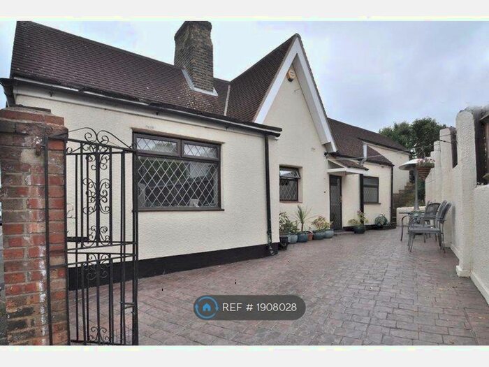 3 Bedroom Bungalow To Rent In Fremantle Road, Belvedere, DA17