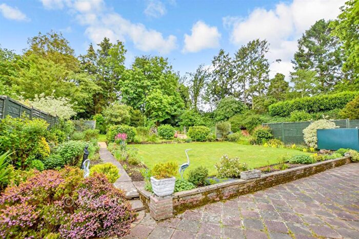 5 Bedroom Chalet For Sale In Gilletts Lane, East Malling, Kent, ME19