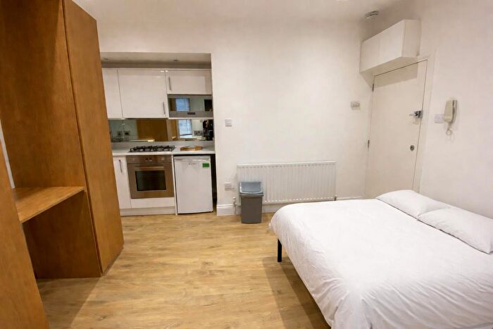 Studio To Rent In Ballards Lane, Finchley, London, N3