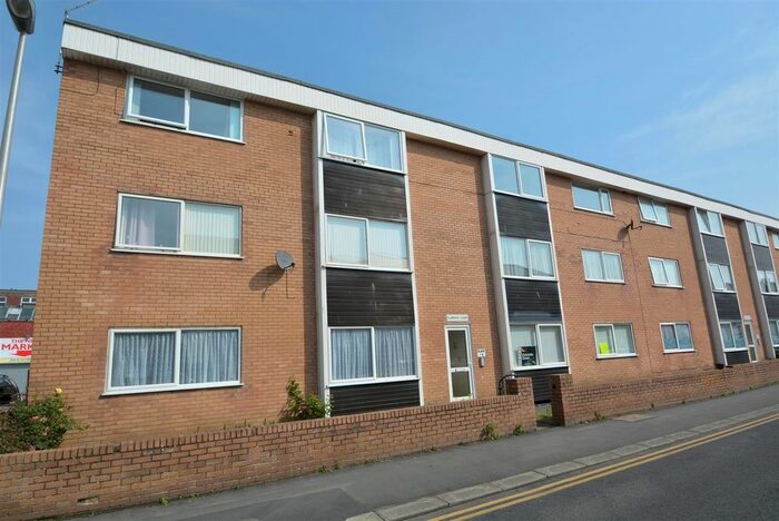 2 Bedroom Flat To Rent In Clarence Court, Blackpool, FY4