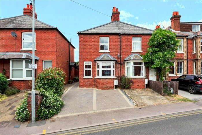 3 Bedroom Semi-Detached House To Rent In Langborough Road, Wokingham, Berkshire, RG40