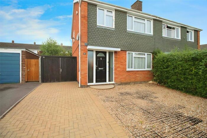 3 Bedroom Semi-Detached House To Rent In Cherwell Road, Bedford, Bedfordshire, MK41