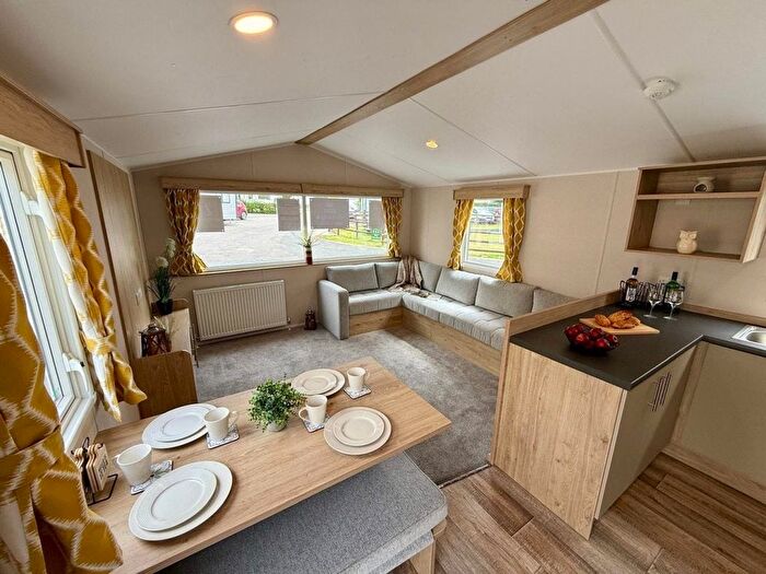 2 Bedroom Mobile/park Home For Sale In Fenny Bentley, Ashbourne, DE6