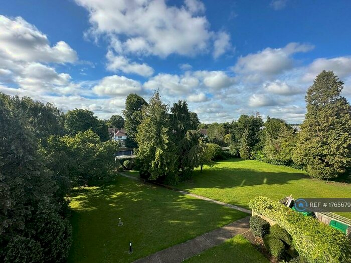 2 Bedroom Flat To Rent In Farleigh Court, South Croydon, CR2