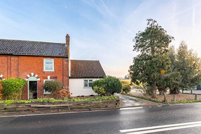 3 Bedroom Cottage For Sale In North Walsham Road, Northrepps, NR27