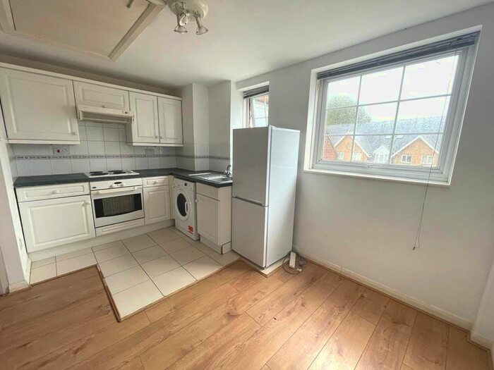 2 Bedroom Flat To Rent In Thames Street, Hampton, TW12