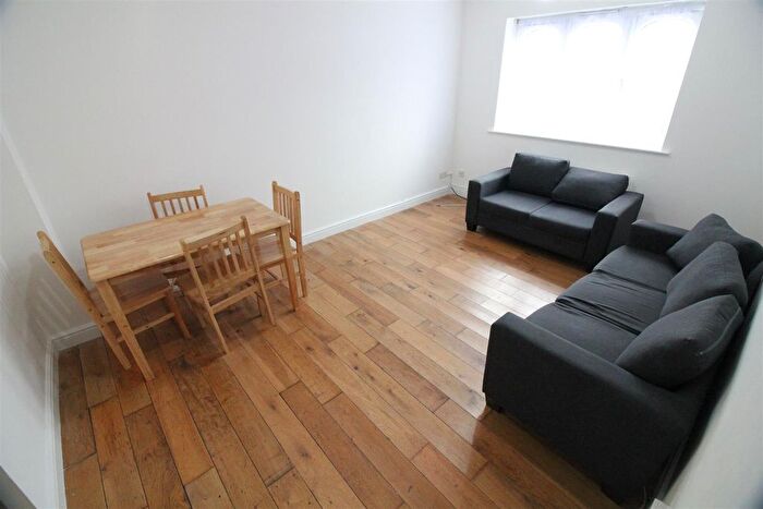2 Bedroom Flat To Rent In Perry Close, Uxbridge, UB8