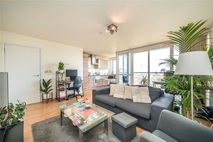 1 Bedroom Apartment To Rent In Panoramic Tower, Hay Currie Street, London, E14