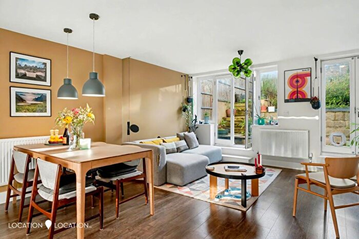 3 Bedroom Flat For Sale In Filey Avenue, London, N16