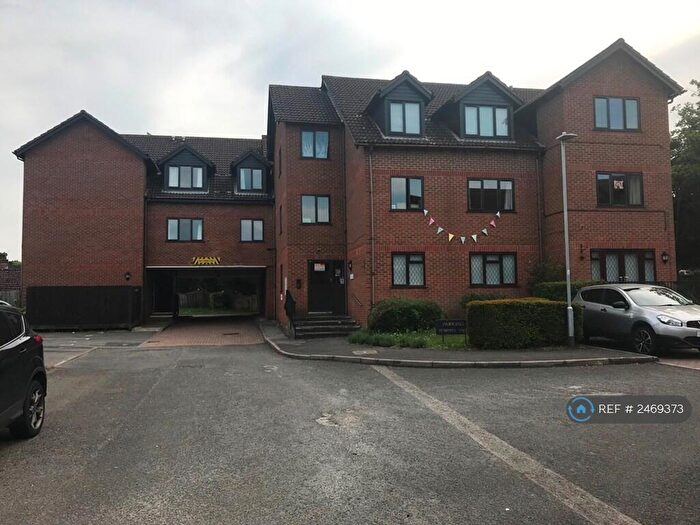 2 Bedroom Flat To Rent In Sadlers Court, Winnersh, Wokingham, RG41
