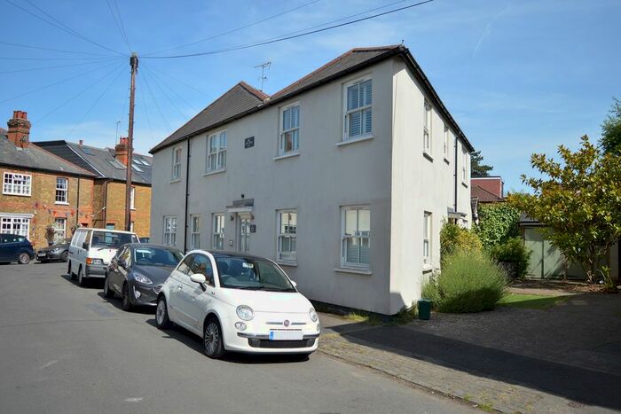 1 Bedroom Flat To Rent In Radnor Road, Weybridge, KT13