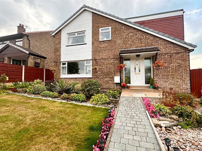 4 Bedroom Detached House For Sale In Higher Lomax Lane, Heywood, Greater Manchester, OL10