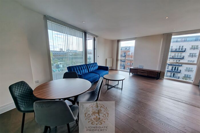 2 Bedroom Apartment To Rent In Hamond Court, KT2