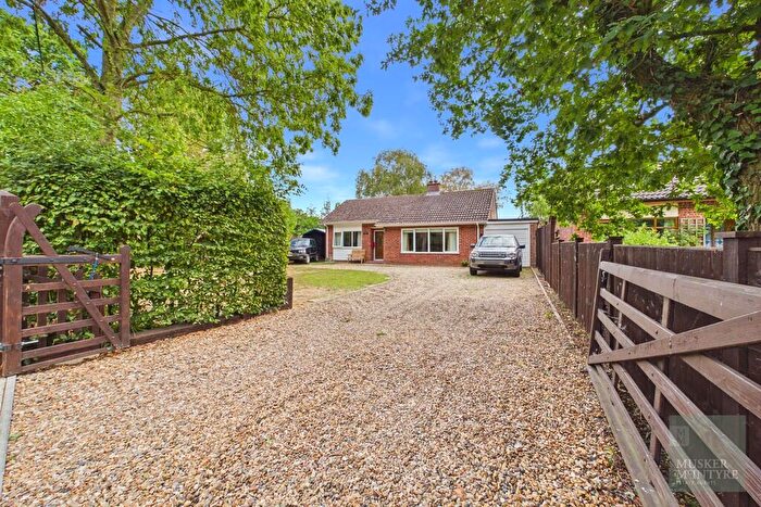 3 Bedroom Detached Bungalow For Sale In School Road, Bedingham, NR35