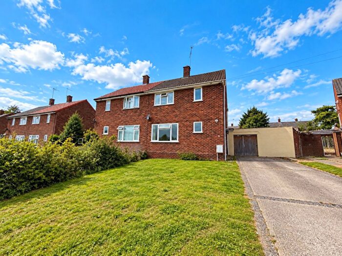3 Bedroom Semi-Detached House For Sale In Sandpiper Road, Ipswich, IP2